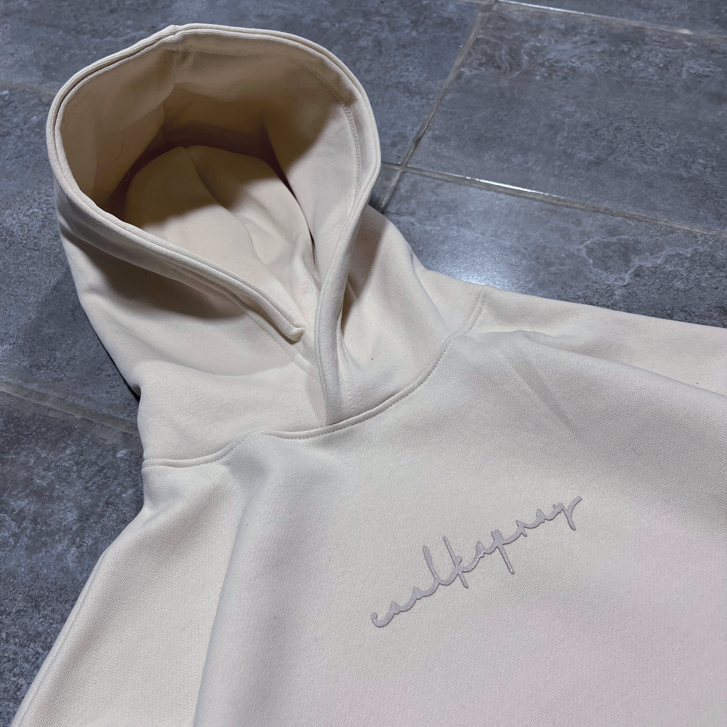 ESSENTIAL HOODIE