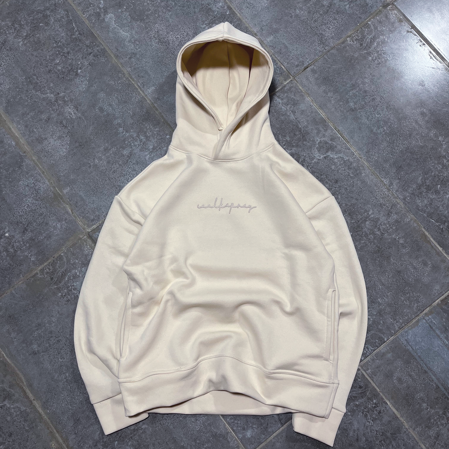 ESSENTIAL HOODIE